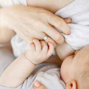 Sesión de osteopatía cólicos de bebé lactante
